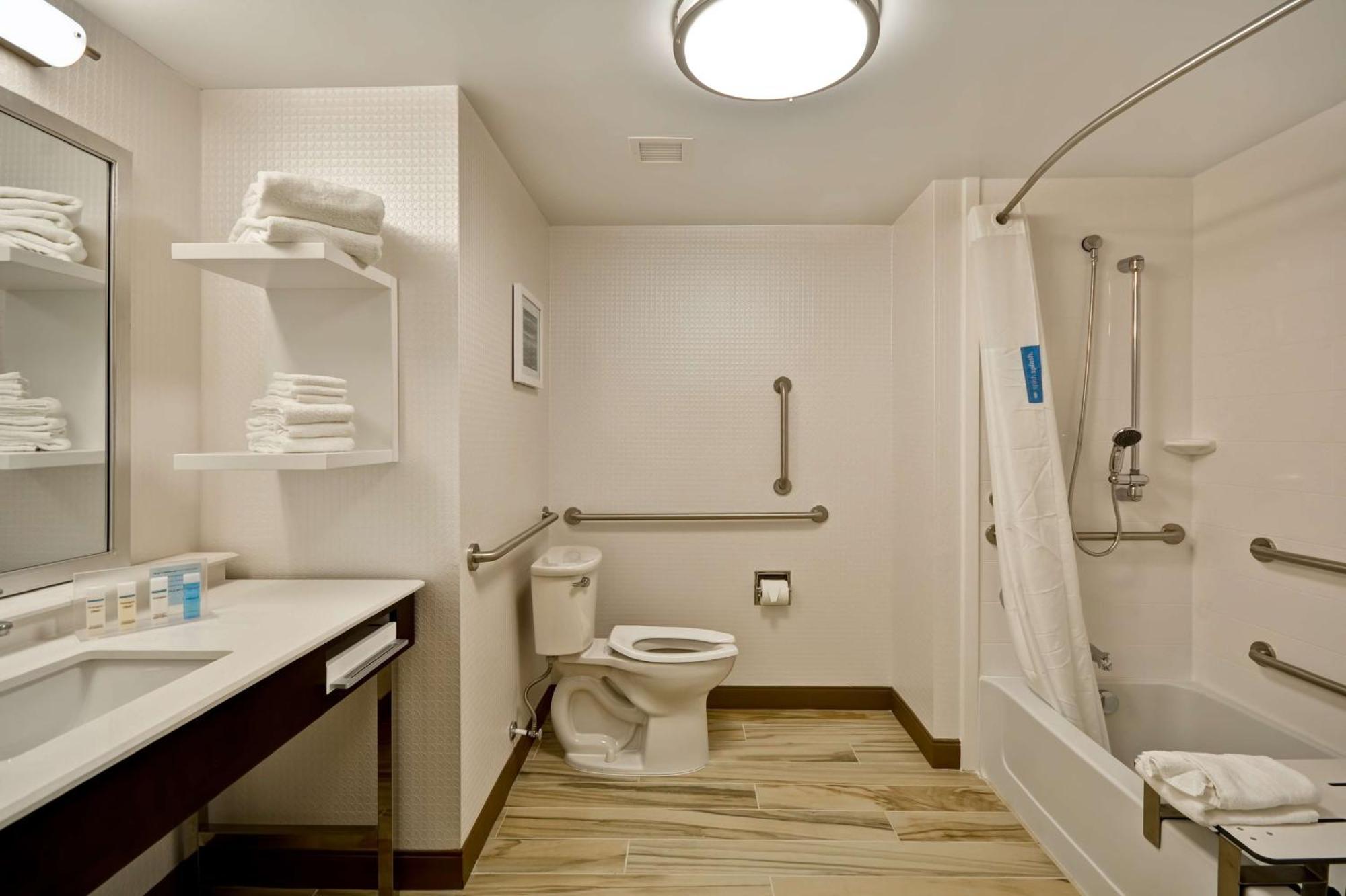 Hampton Inn & Suites Detroit/Уоррен Экстерьер фото