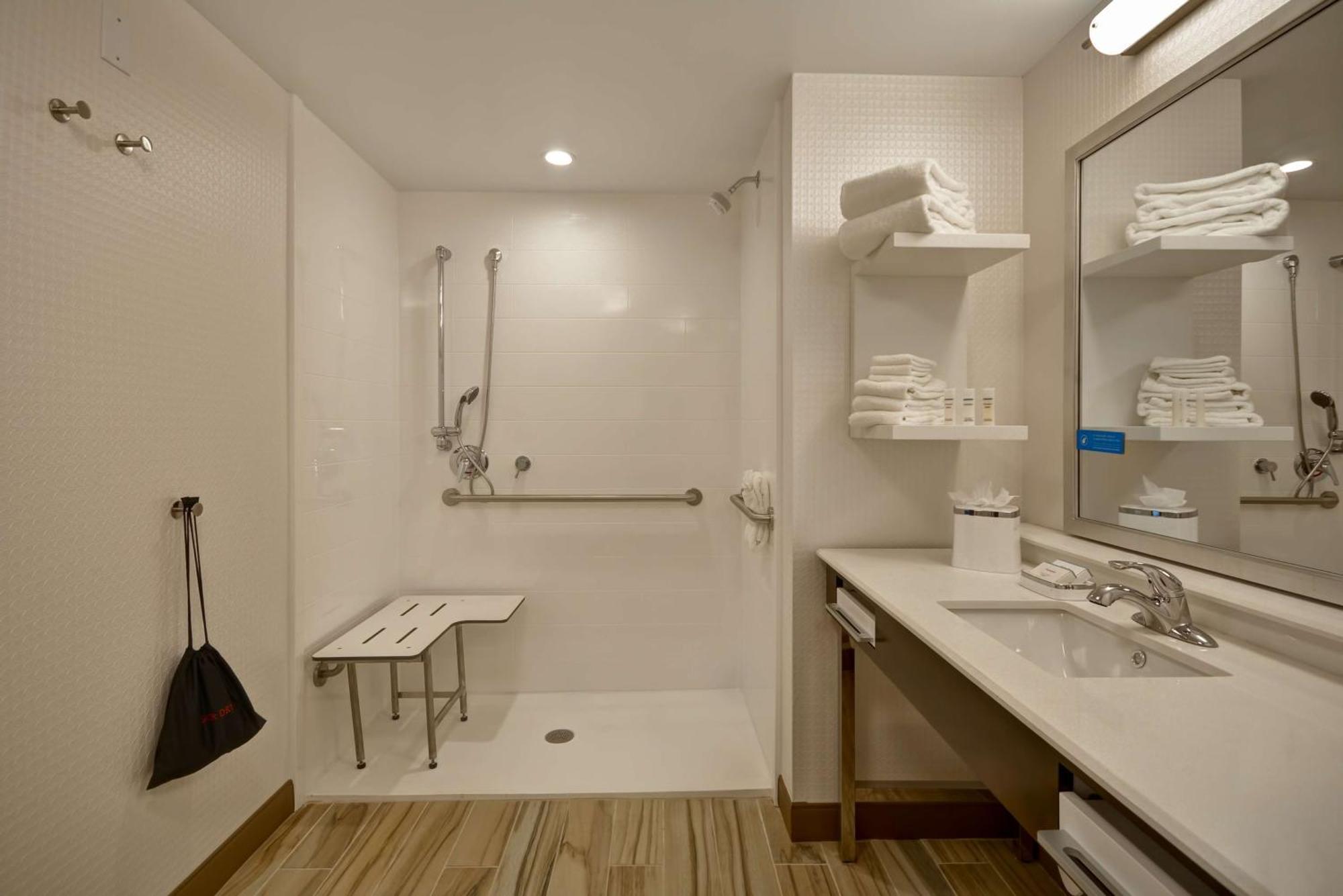 Hampton Inn & Suites Detroit/Уоррен Экстерьер фото