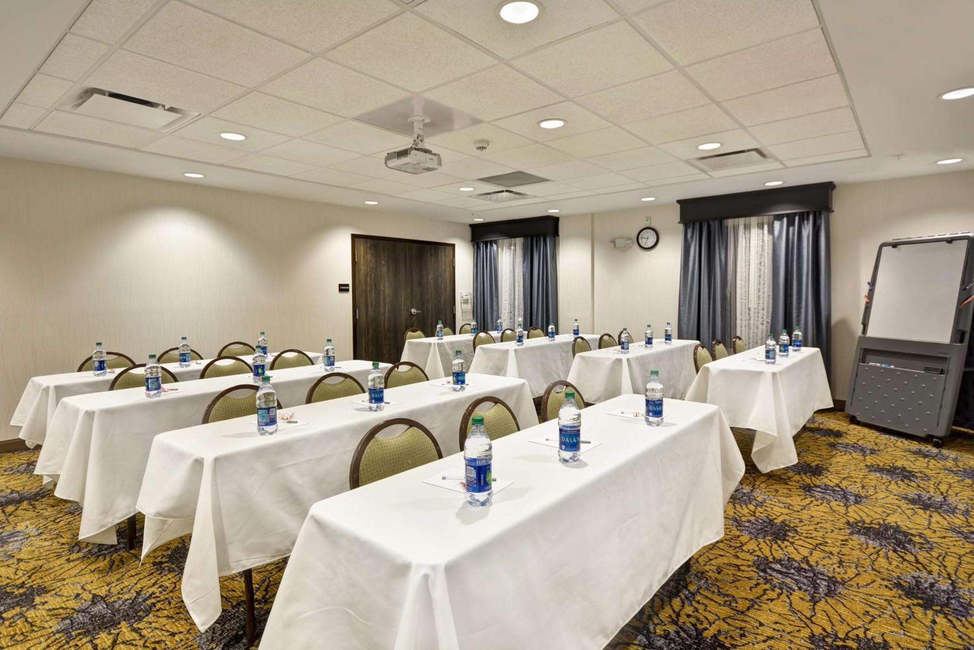 Hampton Inn & Suites Detroit/Уоррен Экстерьер фото
