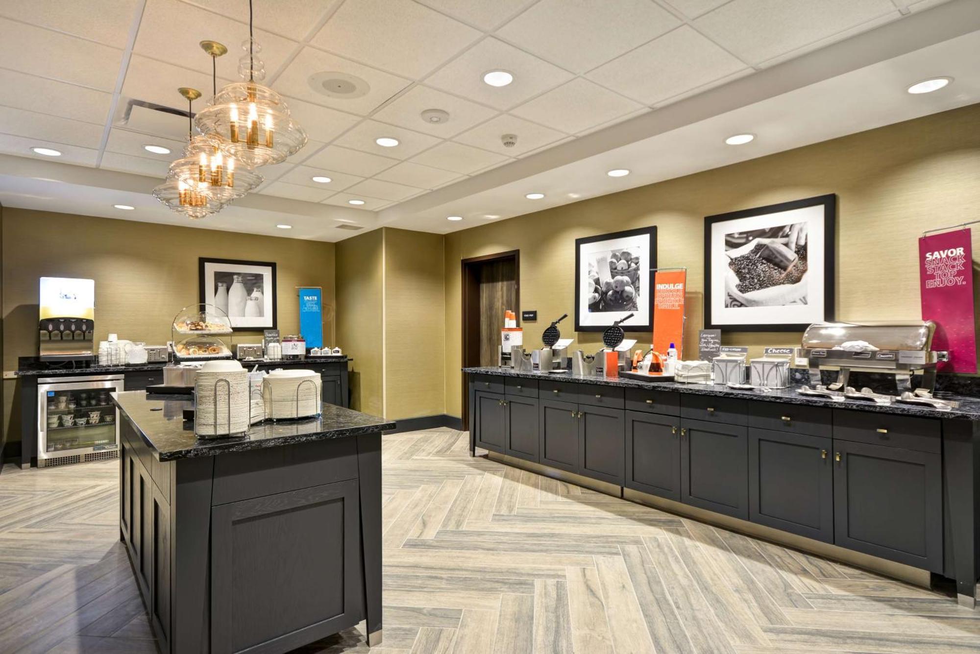 Hampton Inn & Suites Detroit/Уоррен Экстерьер фото
