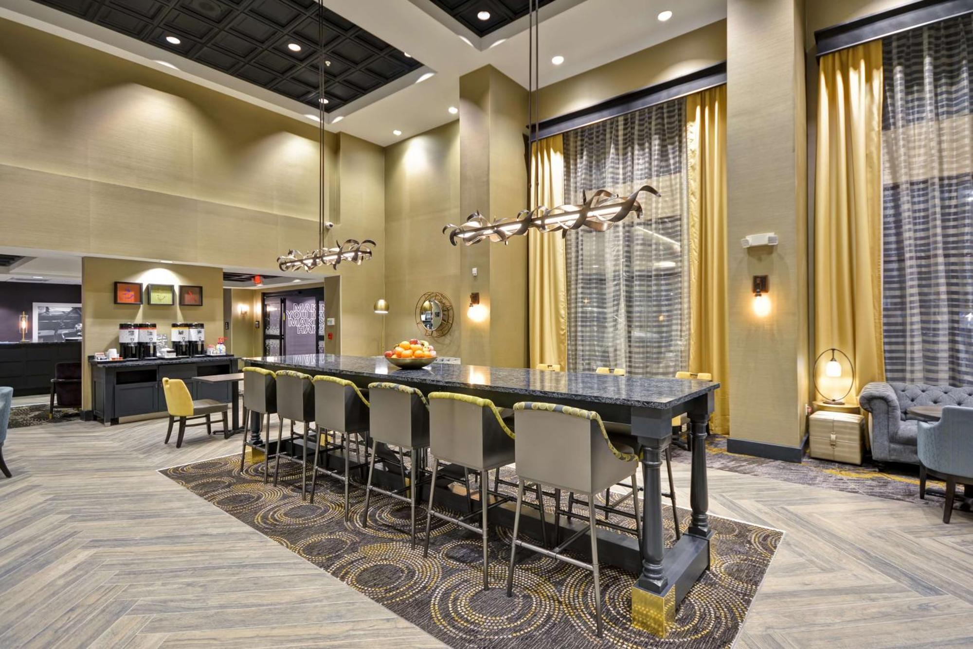 Hampton Inn & Suites Detroit/Уоррен Экстерьер фото